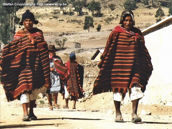 Tarbucco - Indianen De levendige en kleurrijke zondagsmarkt van Tarabuco brengt alle mensen van de hele streek - gehuld in traditionele kleding - samen om hun waar te verkopen aan zowel de lokale bevolking als de toeristen. Stefan Cruysberghs